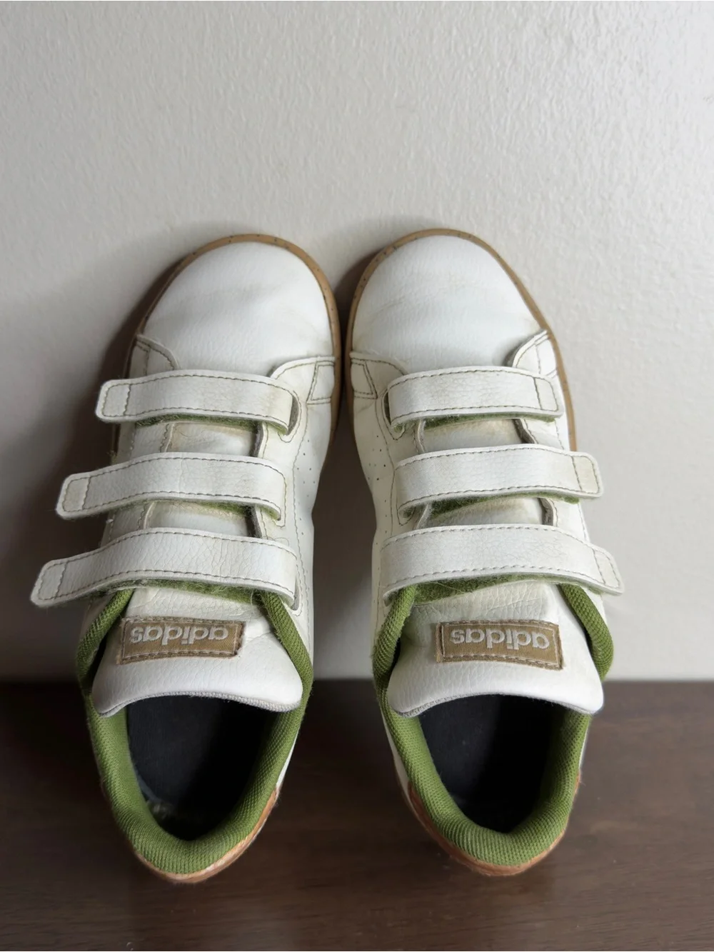 Adidas Advantage x Marvel “ I Am Groot” White Leather Sneakers Sz 2.5 Kids